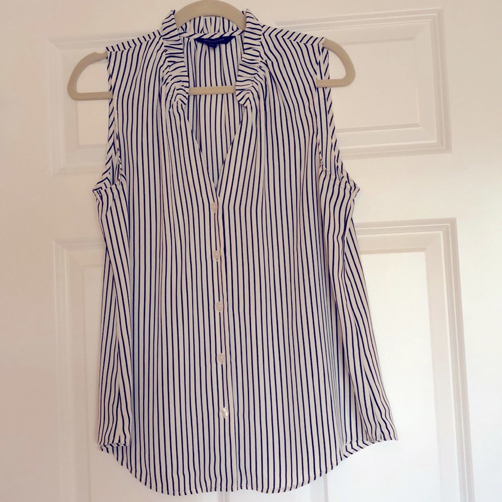 Banana Republic Sleeveless Button down top